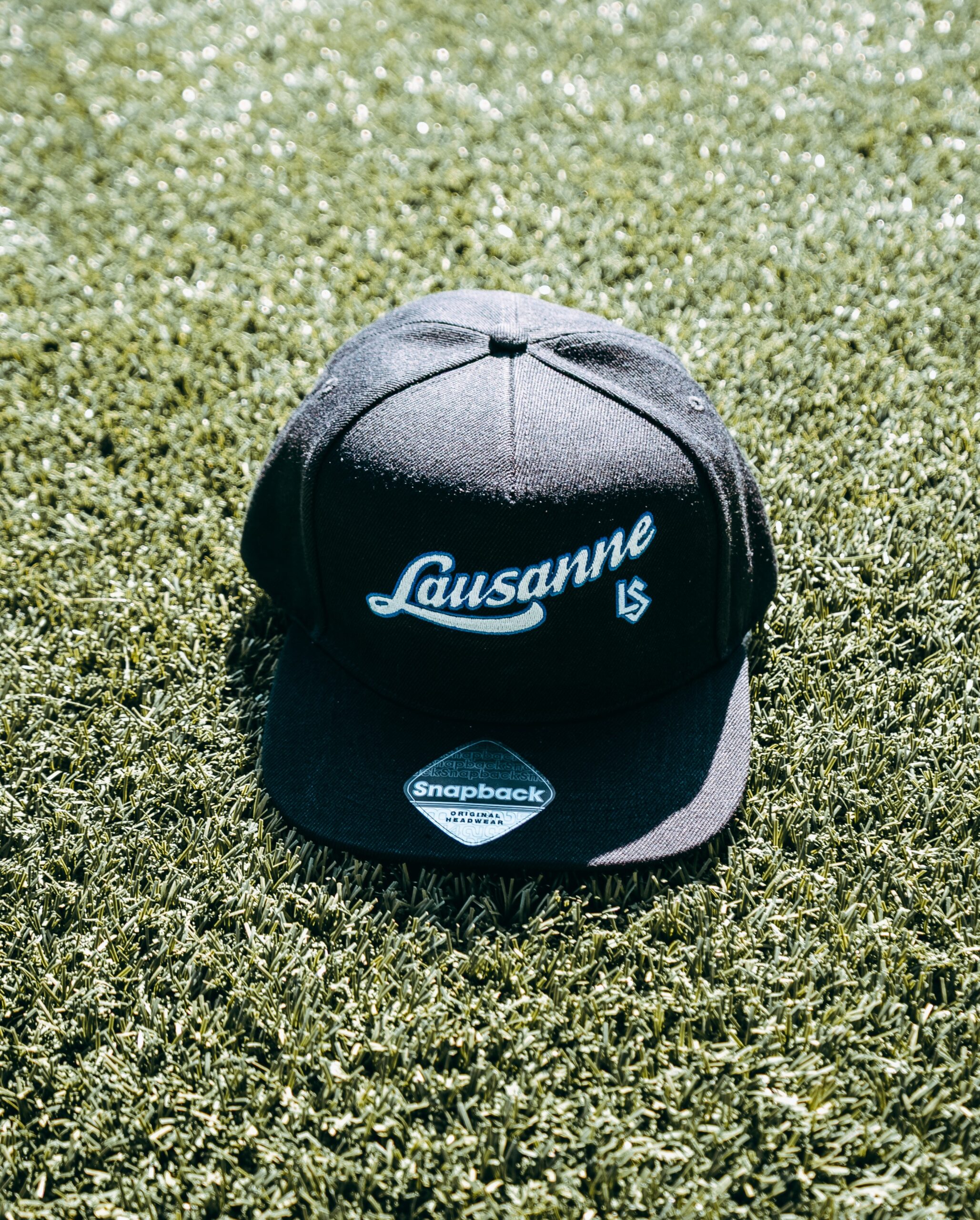 Casquette noire "LAUSANNE" plate